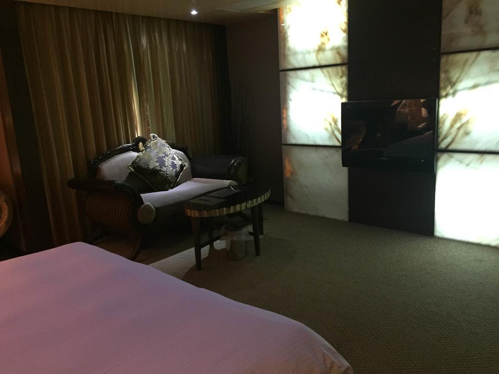 Crystal Business Motel Hsinchu City Exterior photo