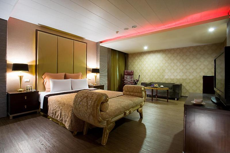 Crystal Business Motel Hsinchu City Exterior photo