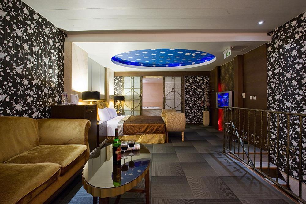 Crystal Business Motel Hsinchu City Exterior photo